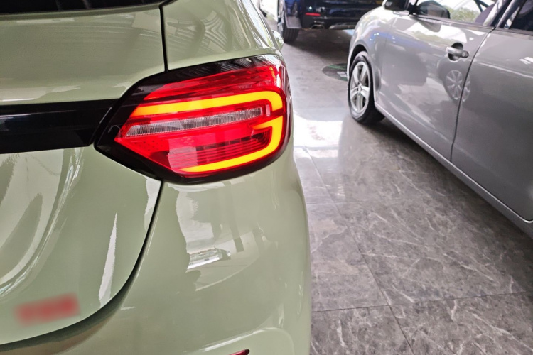 零跑汽车 零跑T03 2022款 耀金版车身外观6006