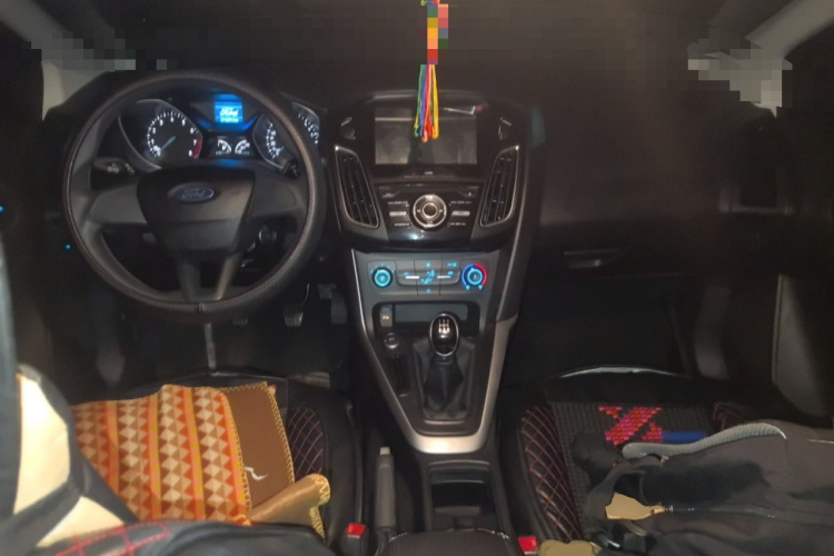 福特 福克斯 2018款 两厢经典 1.6L 手动舒适型智行版中控内饰12