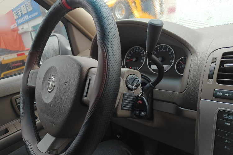别克GL8 2014款 2.4L 舒适版局部细节18