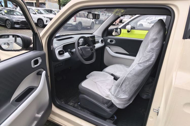 吉利银河 熊猫 2025款 210km 元气熊中控内饰20