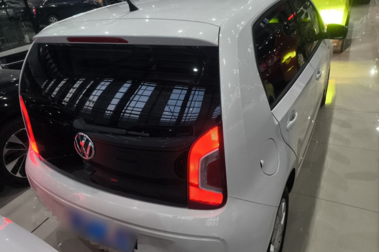 大众up! 2015款 1.0L high up!车身外观6