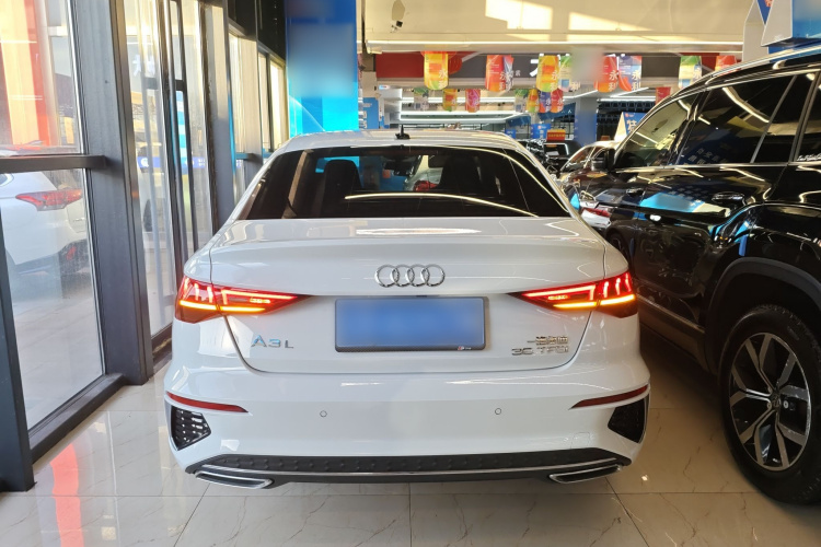 奥迪A3 2024款 A3L Limousine 35 TFSI 豪华运动型车身外观6