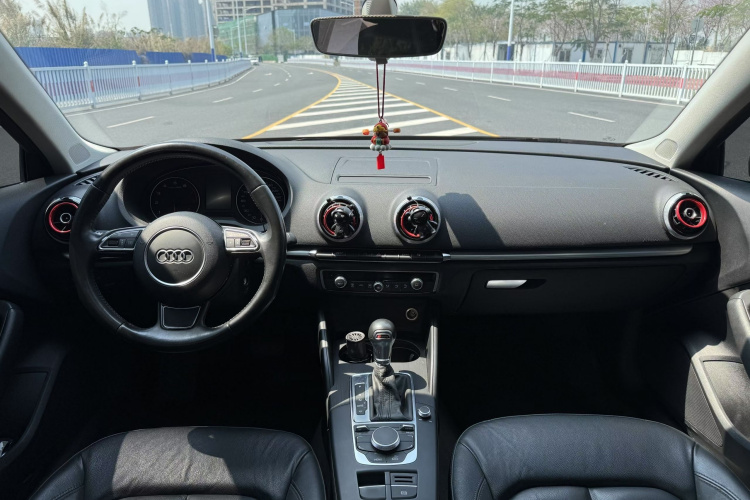 奥迪A3 2016款 Sportback 35 TFSI 风尚型中控内饰7004