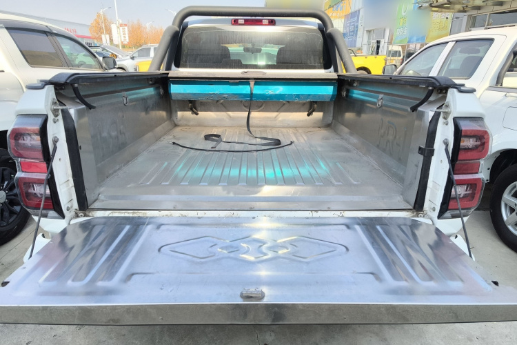 长城 金刚炮 2023款 2.0T自动汽油两驱精英型平箱GW4C20C局部细节23