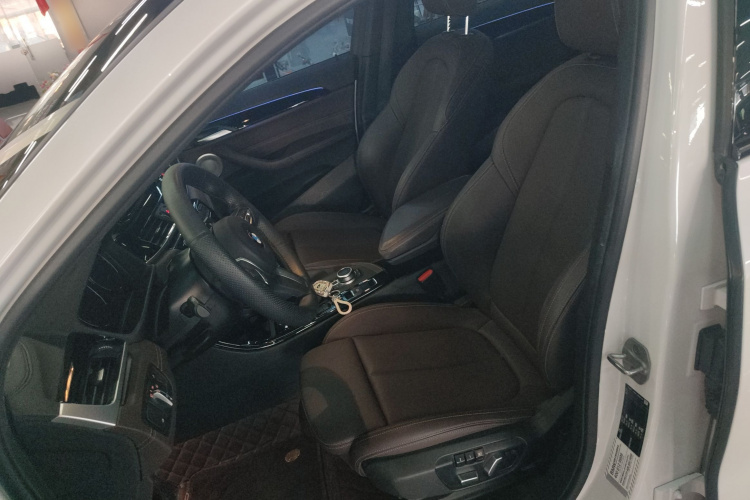 宝马X2 2021款 sDrive25i 领先型M运动套装中控内饰19