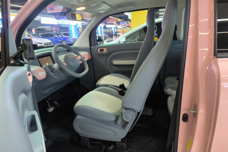 奔腾小马 2025款 222km 闪电马中控内饰20