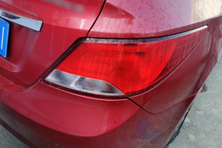 现代 瑞纳 2014款 1.4L 自动领先型GLX车身外观9