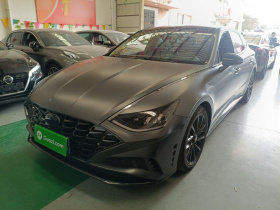 现代 索纳塔 2022款 270TGDi DCT 20周年纪念款