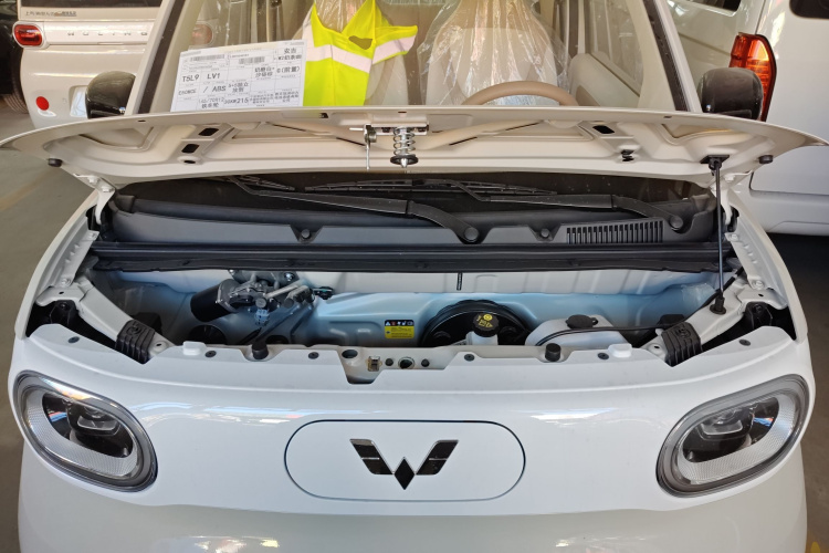 五菱汽车 宏光MINIEV 2024款 第三代 215km 青春版机舱底盘24