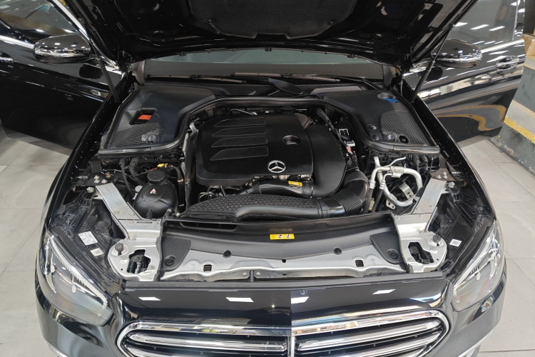 奔驰E级 2022款 E 260 L机舱底盘24