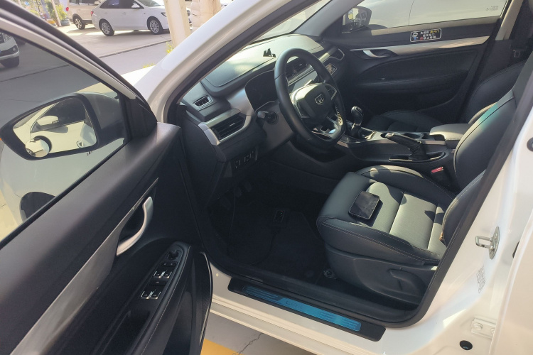 吉利汽车 帝豪 2019款 领军版 1.5L 手动向上互联型 国V中控内饰7003