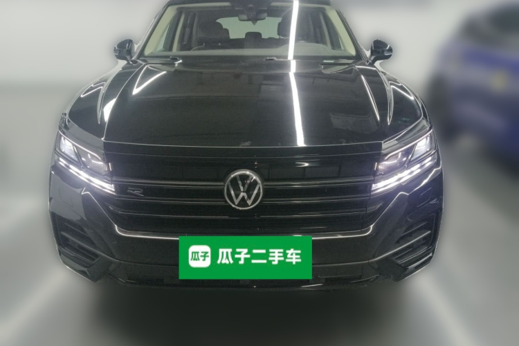 大众 途锐 2023款 3.0TSI 锐享版 曜黑运动套装车身外观2