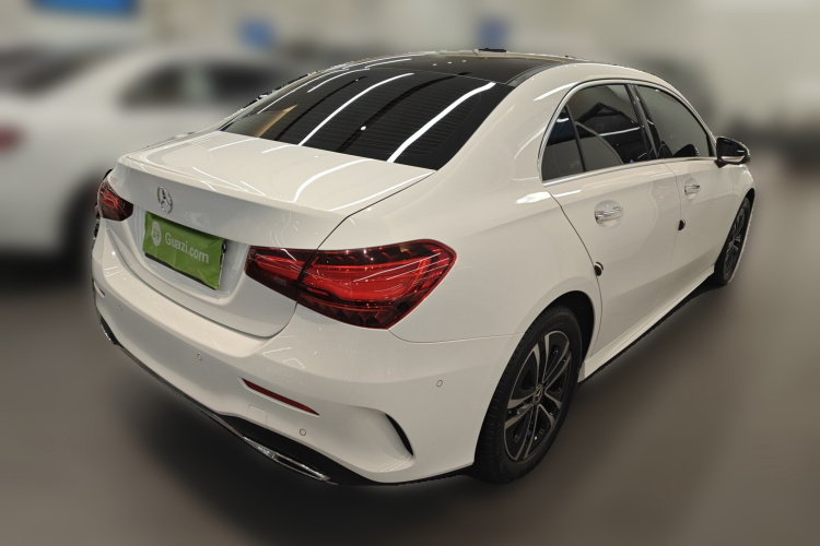 奔驰A级 2023款 A 200 L 动感型车身外观7