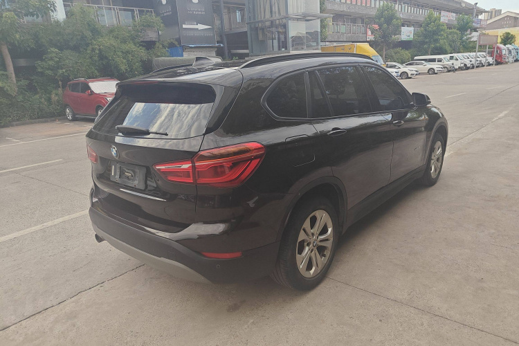 宝马X1 2016款 sDrive18Li 尊享型车身外观7