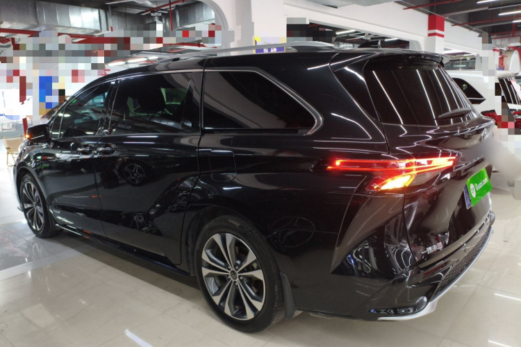 丰田 格瑞维亚 2022款 2.5L混动 尊爵版车身外观4