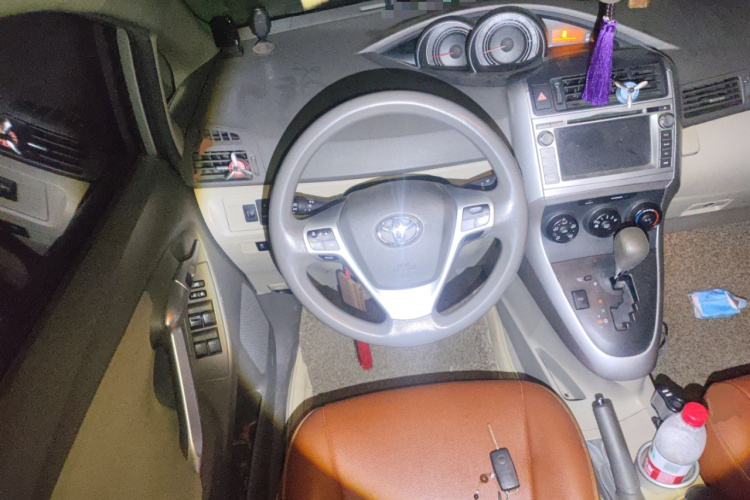 丰田 逸致 2014款 星耀 180E CVT精英版中控内饰13