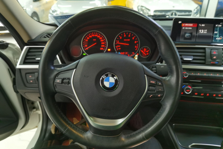 宝马3系 2019款 320Li 时尚型中控内饰13