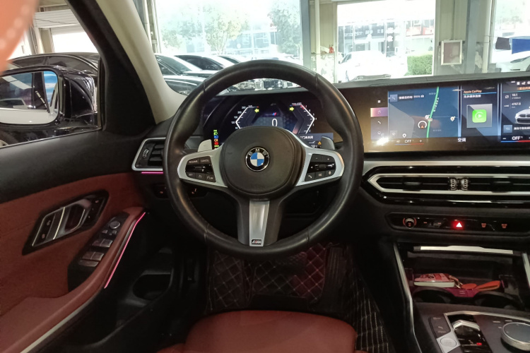 宝马3系 2023款 325i M运动套装中控内饰13