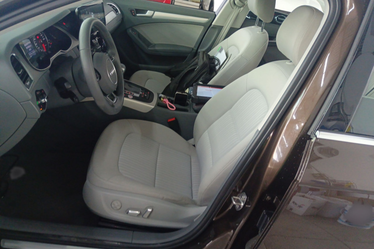 奥迪A4L 2016款 35 TFSI 典藏版 自动标准型局部细节19