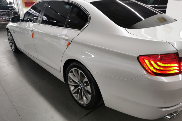 宝马5系 2014款 528Li 领先型车身外观4
