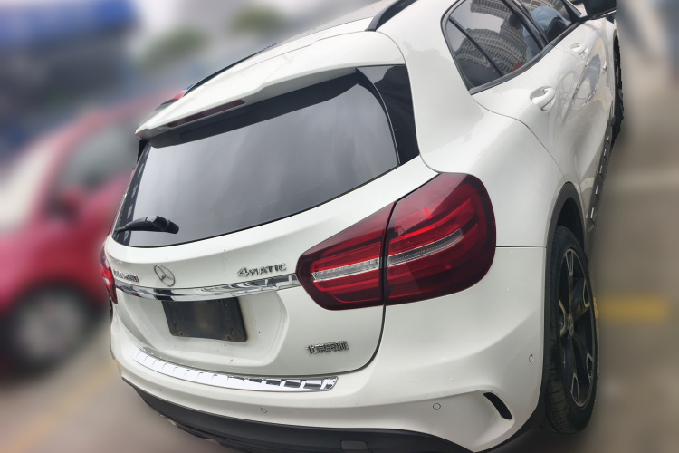 奔驰GLA 2018款 GLA 220 4MATIC 运动型车身外观6004