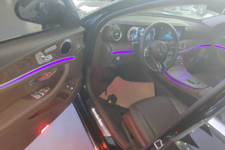 奔驰E级新能源 2022款 E 350 e L 插电式混合动力轿车中控内饰7003