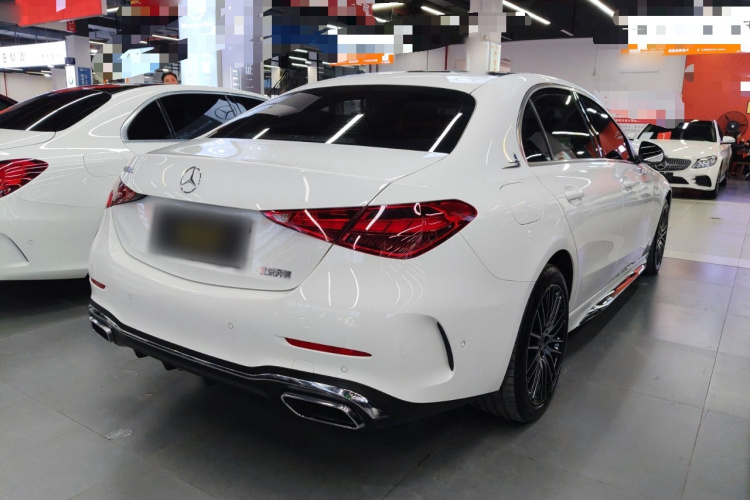 奔驰C级 2023款 改款二 C 260 L 运动版车身外观7