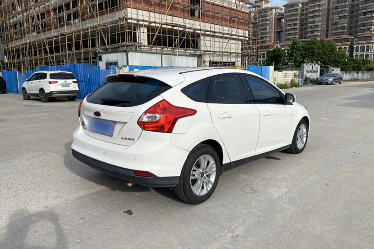 福特 福克斯 2012款 两厢 1.6L 自动舒适型车身外观6005