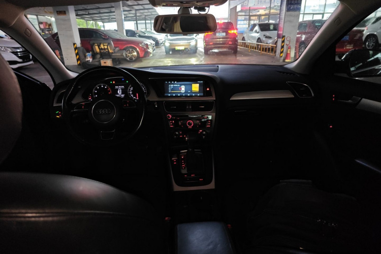 奥迪A4L 2013款 35 TFSI 自动标准型中控内饰12