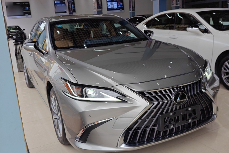 雷克萨斯ES 2023款 260 卓越版车身外观3