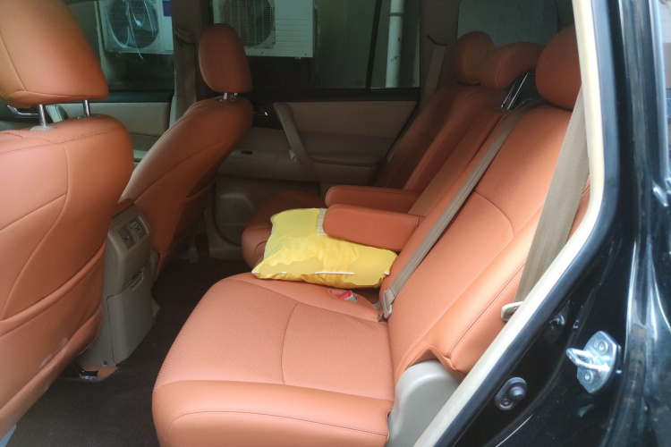 丰田 汉兰达 2013款  2.7L 两驱5座紫金版中控内饰21