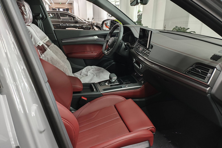 奥迪Q5L 2025款 45周年典藏版 40 TFSI 豪华动感型中控内饰7002