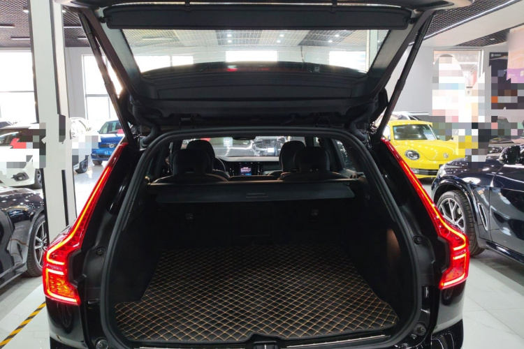 沃尔沃XC60 2025款 B5 四驱智远极夜黑版机舱底盘23