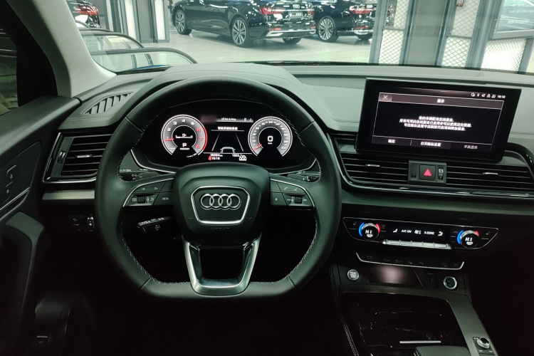 奥迪Q5L 2022款 改款 40T 豪华动感型中控内饰7011