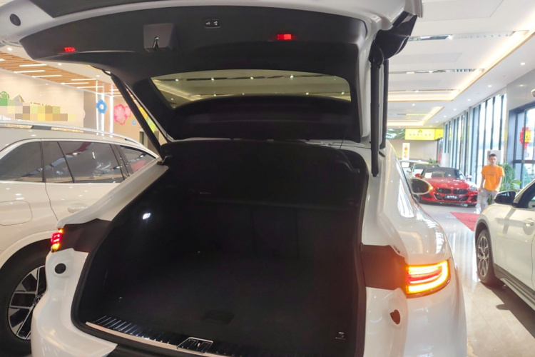 保时捷 Cayenne新能源 2024款 Cayenne Coupé E-Hybrid 2.0T中控内饰23
