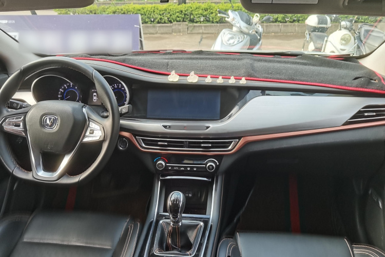 长安 逸动 2018款 XT 1.6L GDI 手动风潮型 国V中控内饰7004