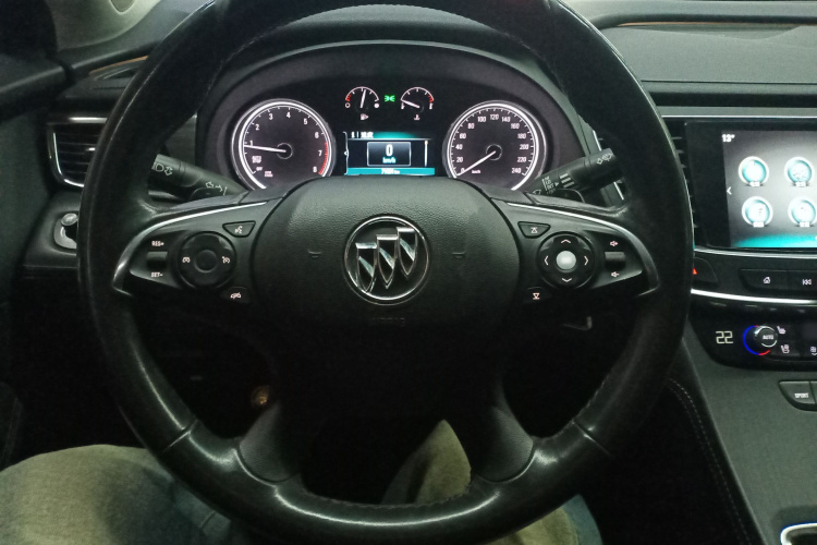 别克 君越 2018款 20T 精英型中控内饰13