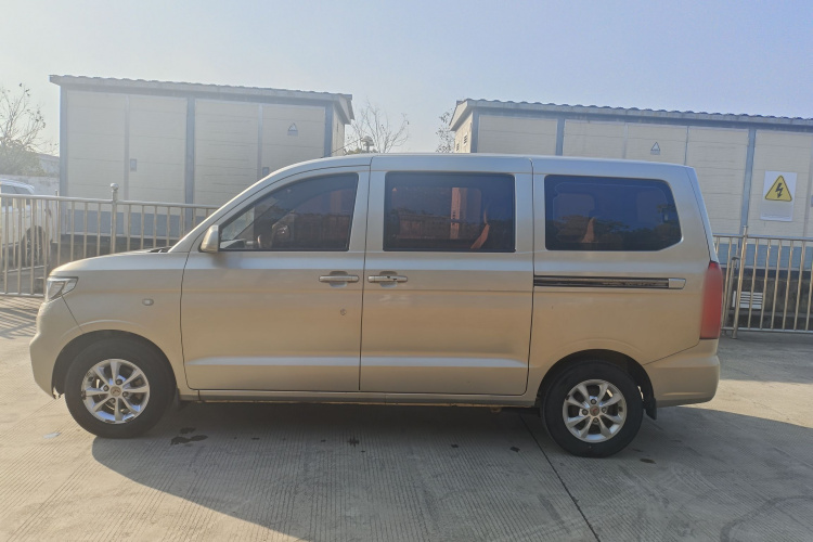 五菱汽车 五菱宏光V 2019款 1.5L标准型L2B车身外观6004