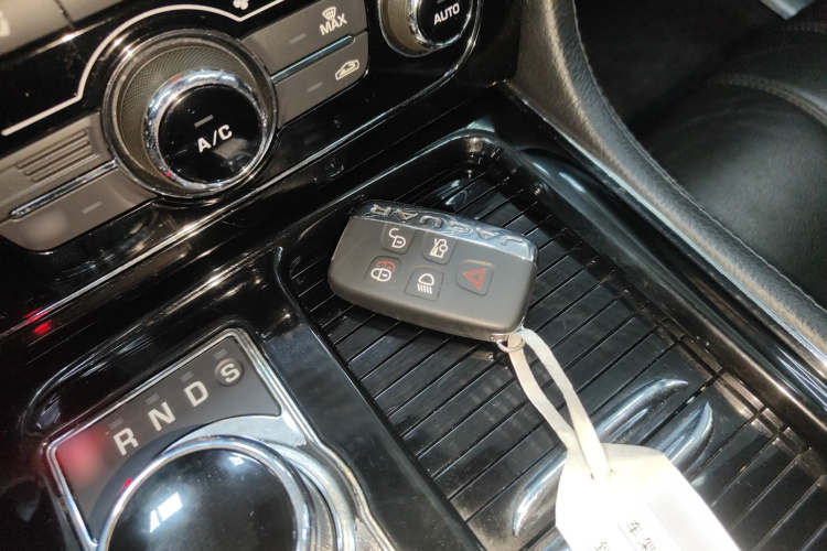 捷豹XJ 2018款 XJL 3.0 SC 两驱典雅商务版中控内饰7001