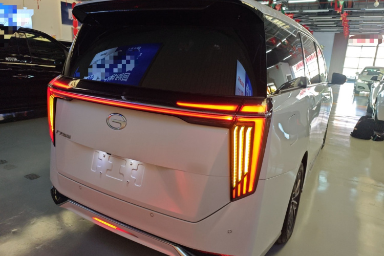 广汽传祺 传祺M8 2024款 大师系列 400T 尊贵版车身外观6004