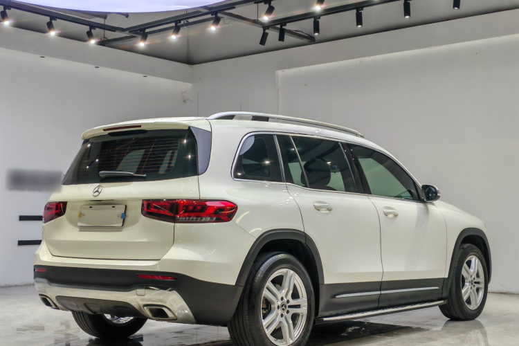 奔驰GLB 2022款 改款二 GLB 200 动感型车身外观6005