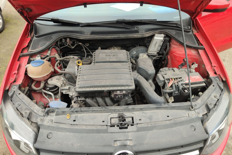 大众 Polo 2016款 1.4L 手动风尚型机舱底盘24