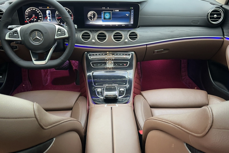 奔驰E级 2016款 E 200 L 运动型中控内饰7003