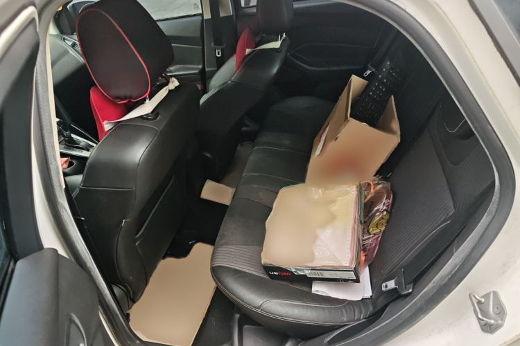 福特 福克斯 2012款 三厢 1.6L 自动风尚型中控内饰7004