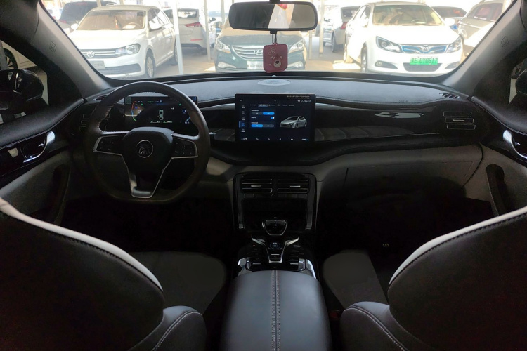 比亚迪 秦PLUS 2024款 荣耀版 DM-i 55KM领先型中控内饰7002