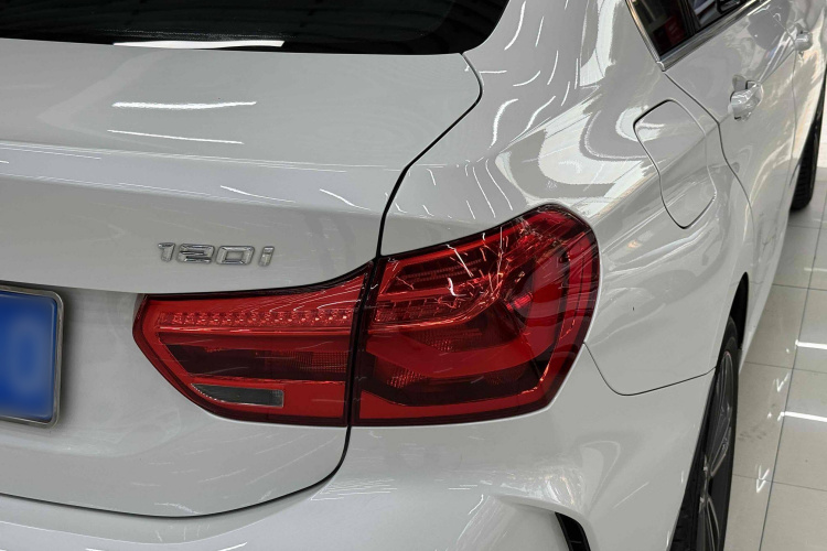 宝马1系 2022款 120i M运动版车身外观6006