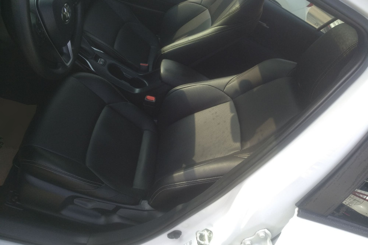 丰田 雷凌 2022款 185T CVT豪华版中控内饰19