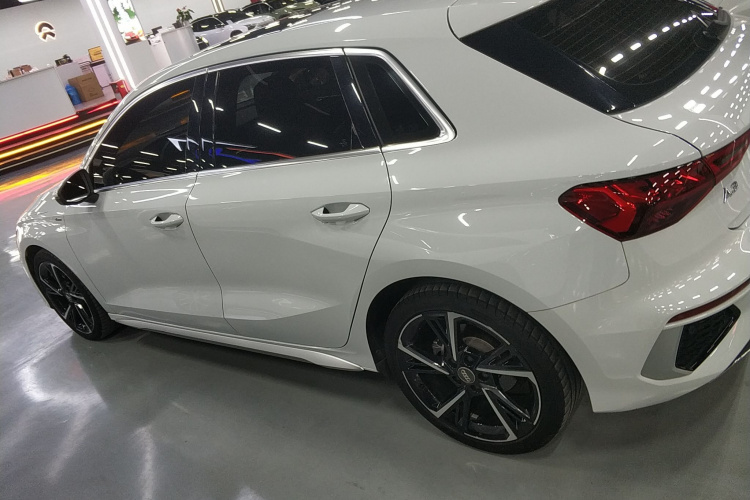 奥迪A3 2021款 Sportback 35 TFSI 时尚运动型车身外观4