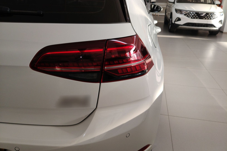 大众 高尔夫 2018款 280TSI 自动R-Line型车身外观9