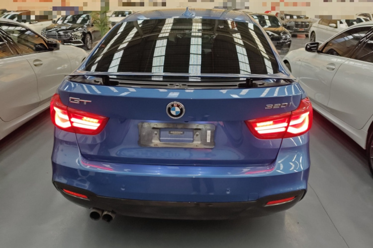 宝马3系GT 2018款 320i M运动型车身外观6